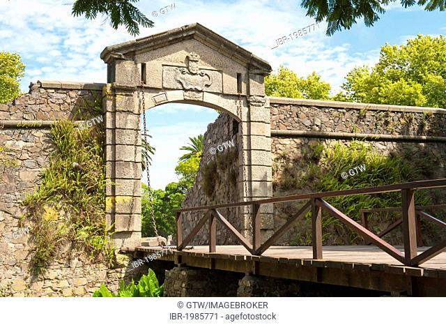 Main entrance to the historic district, Colonia del Sacramento, Unesco World Heritage site, Uruguay, South America