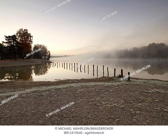 Early morning mood at Kuhsee lake with a bathing bay, Augsburg, Swabia, Bavaria, Germany, Europe