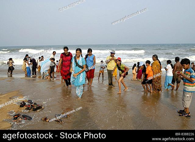 Beach of Mahabalipuram, Bay of Bengal in Mahabalipuram Mamallapuram near Chennai, Tamil Nadu, South India, India, Asia