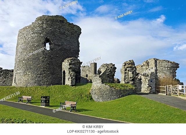 Wales, Ceredigion, Aberystwyth. Ruins of Aberystwyth Castle built in 1277 by King Edward I