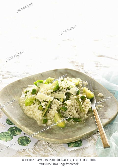 risotto con col de bruselas y esparragos / risotto with brussels cabbage and asparagus