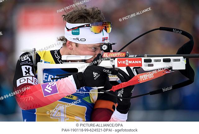 18 January 2019, Bavaria, Ruhpolding: Biathlon: World Cup, 4 x 7, 5 km relay of the men in the Chiemgau Arena. Tarjei Bö from Norway at the shooting range