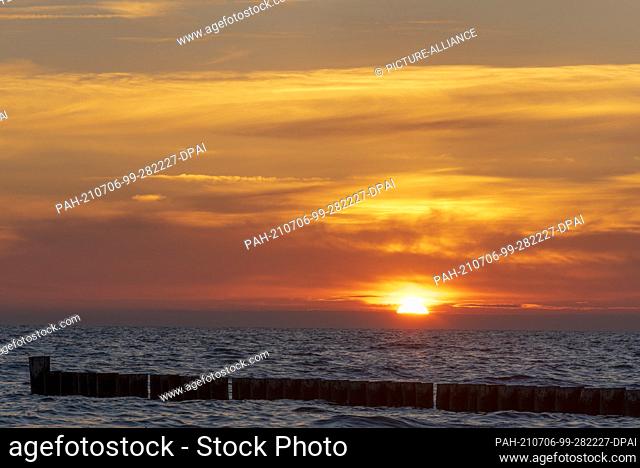 25 June 2021, Mecklenburg-Western Pomerania, Hiddensee: The sky turns fire-red at sunset on the Baltic Sea. Photo: Stephan Schulz/dpa-Zentralbild/ZB