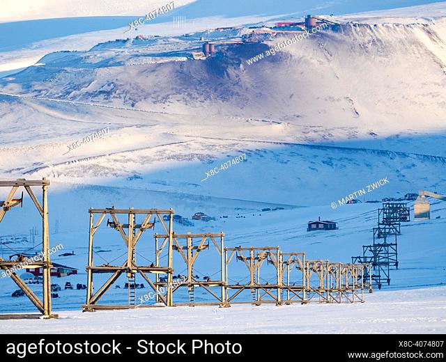 Die Gruve 2b und die Seilbahn zum Transport der Kohle. Longyearbyen, die Hauptstadt von Svalbard auf der Insel Spitzbergen im Spitzbergen Archipel