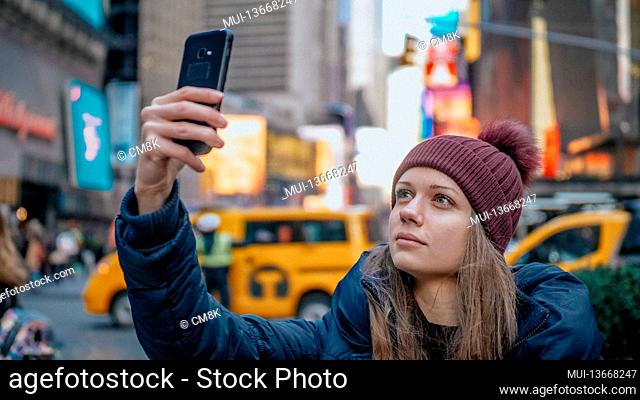 Amazing New York City young people on a sightseeing trip - travel photography