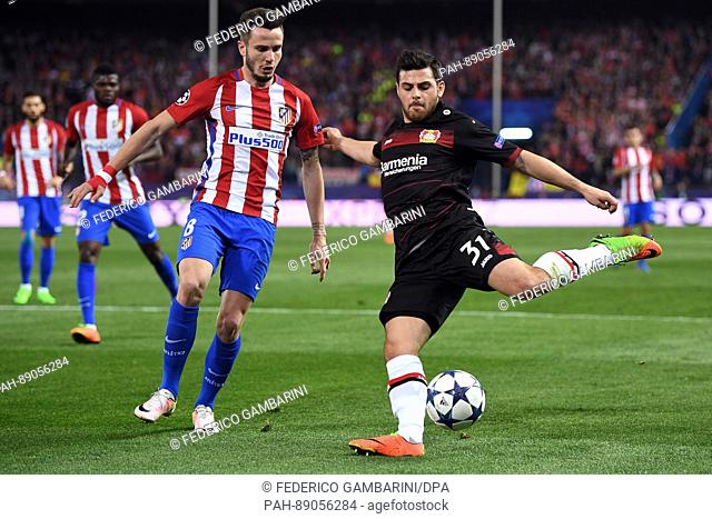 Madrid's Saul Ñiguez (l) and Leverkusen's Kevin Volland in action during the Champions League knock-out round of 16 match between Atlético Madrid and Bayer...