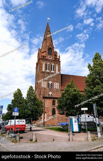06 July 2020, Brandenburg, Eberswalde: The closed Church of Mary Magdalene, an Evangelical Lutheran church, will be renovated inside after a fire in December...