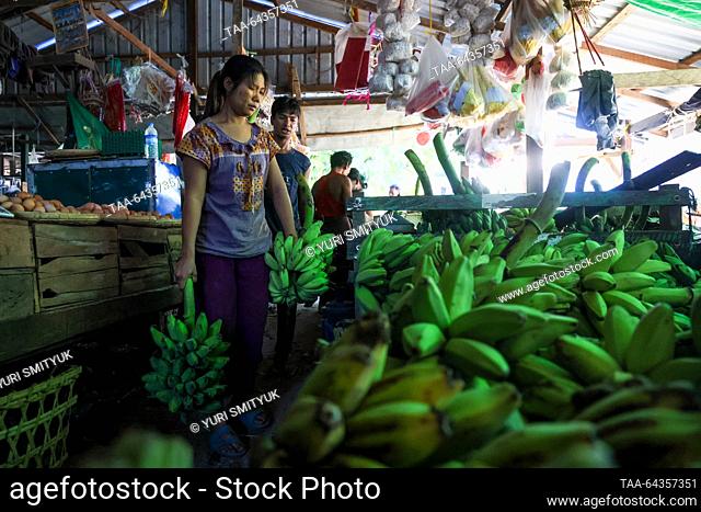 MYANMAR, BAGAN - OCTOBER 29, 2023: Selling fruit at Nyaung U Market. Yuri Smityuk/TASS