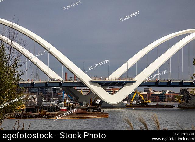 Washington, DC - The new Frederick Douglass Memorial Bridge, which carries South Capitol Street over the Anacostia River