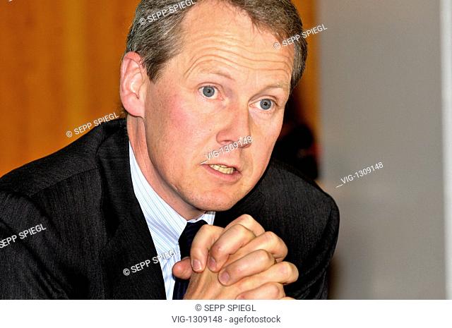 Germany, Frankfurt, 22.04.2009 Peter KNOPP, Chairman of the Board of the Westdeutsche ImmobilienBank AG, during the press conference - FRANKFURT, GERMANY