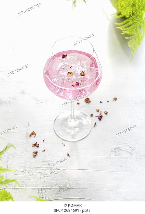 Flavoured water with rose petals