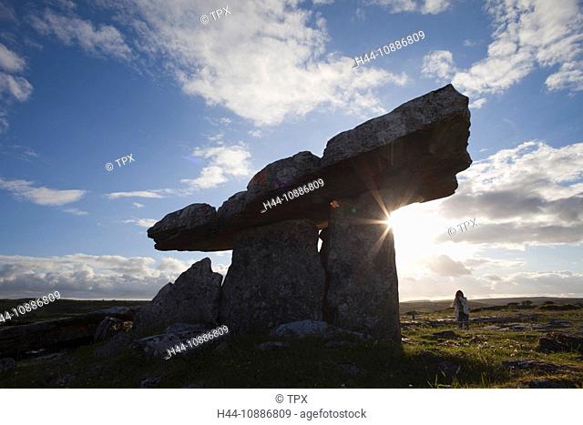 Republic of Ireland, County Clare, The Burren, Poulnabrone Dolmen