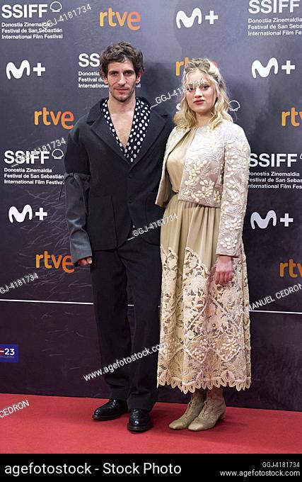 Quim Gutierrez, Nadia Tereszkiewicz asistió a la alfombra roja 'L'ile Rouge' durante el 71o Festival Internacional de Cine de San Sebastián en el Teatro Kursaal...