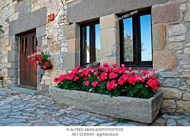 Flowerpots, housing, Tavertet, Osona, Catalonia, Spain