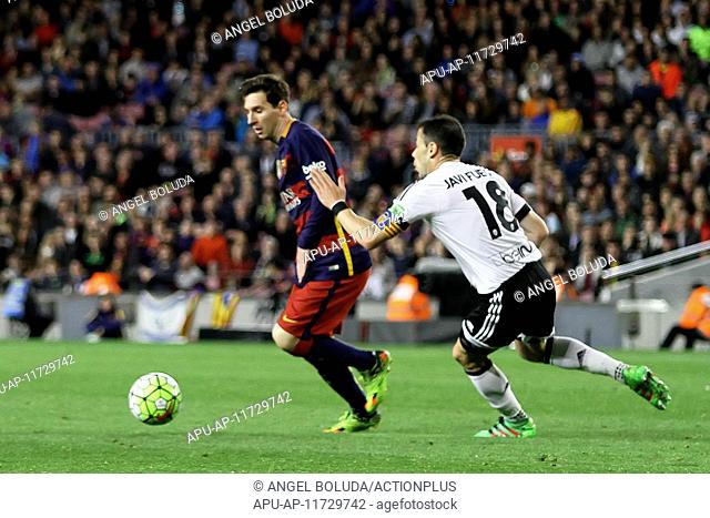 2016 La Liga Barcelona v Valencia Mar 17th. 17.04.2016. Nou Camp, Barcelona, Spain. La Liga. Barcelona versus Valencia. Messi challenged by Javi Fuego