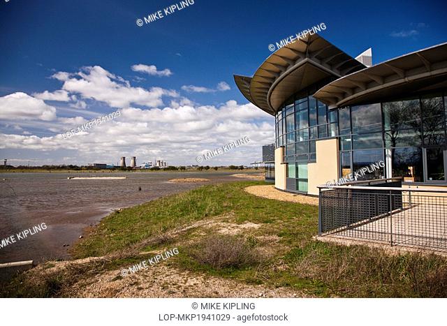 England, County Durham, Stockton-on-Tees. The new visitor centre at RSBP Saltholme Nature Reserve against a landscape of the declining steel and petrochemical...