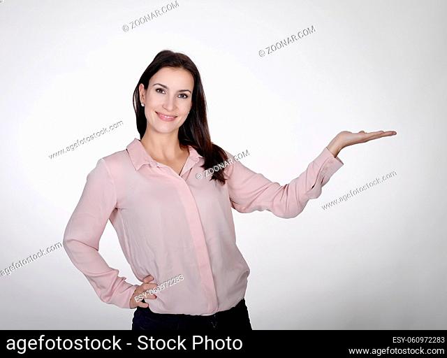 Geschäftsfrau präsentiert businesswoman presenting with one hand