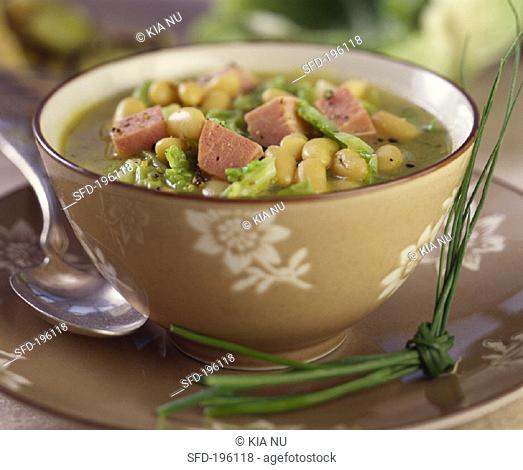 Stew with white beans, savoy and meat