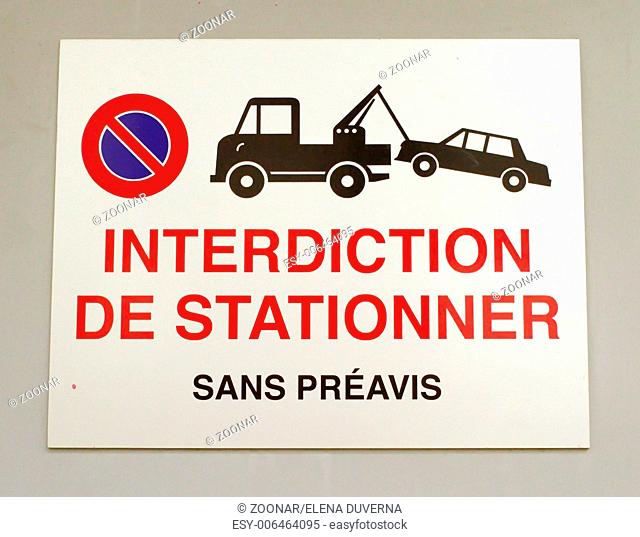 French vehicles towing sign
