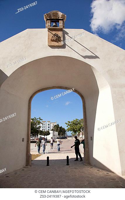 People in front of the sea gate-Puerta de Mar, part of the historic fort at the center of Campeche, Campeche, Yucatan, Mexico, Central America