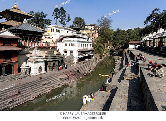 Left Pashupathinath Temple, in front Ghat for royal cremations, river Bagmati, Pashupatinath, Kathmandu, UNESCO World Heritage Site, Nepal