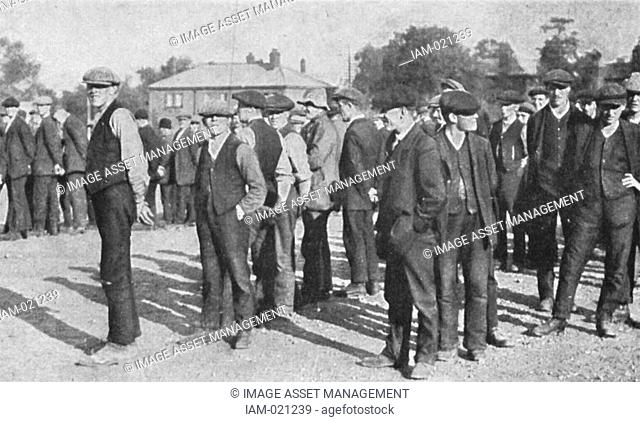 First World War British volunteers on a training course, circa 1914