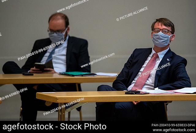 09 April 2020, Saxony, Dresden: Roland Wöller (CDU, right), Minister of the Interior of Saxony, and Christian Piwarz (CDU), Minister of Culture of Saxony