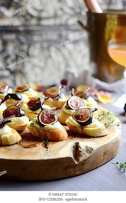 Fig tartines with gorgonzola mousse and honey thyme syrup