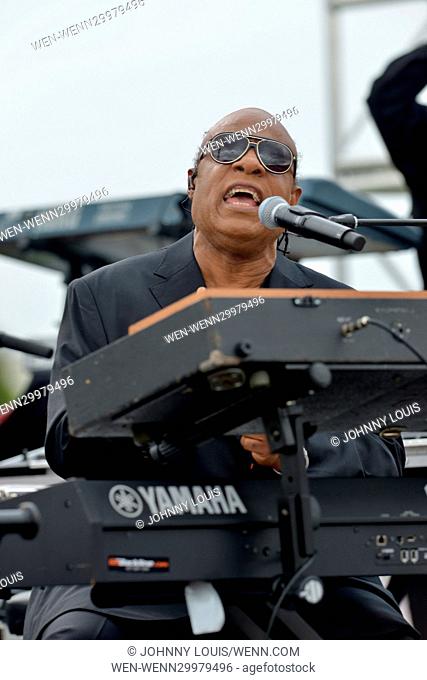 Stevie Wonder performs before President Barack Obama speaks during a campaign rally for Hillary Clinton to a crowd of 11