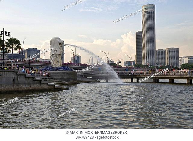 Financial District of Singapore on the Marina Bay behind the statue of Merlion, half fish and half lion, mascot of Singapore, Southeast Asia