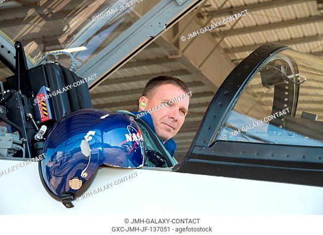 NASA astronaut Terry Virts, Expedition 42 flight engineer and Expedition 43 commander, prepares for a flight in a NASA T-38 trainer jet at Ellington Airport...