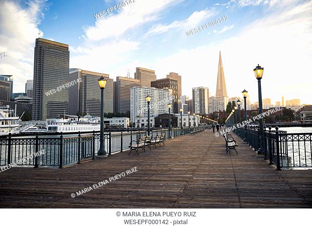 USA, California, San Francisco, Pier 7 in the evening