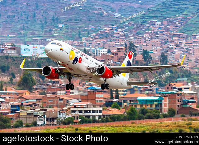 Cusco, Peru - 2. Februar 2019: Ein Airbus A320 der Vivaair mit dem Kennzeichen HK-5286 auf dem Flughafen Cusco (CUZ) in Peru