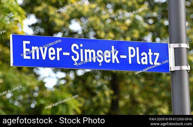 17 September 2020, Thuringia, Jena: ""Enver-Simsek-Platz"" is written on a street sign above the tram stop Damaschkeweg in Jena-Winzerla