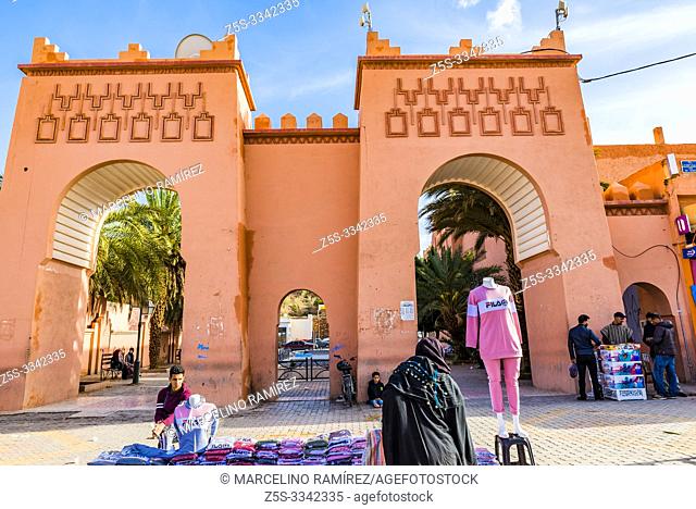 Evening market in the Place Al-Mouahidine square. Ouarzazate, Drâa-Tafilalet, Morocco, North Africa