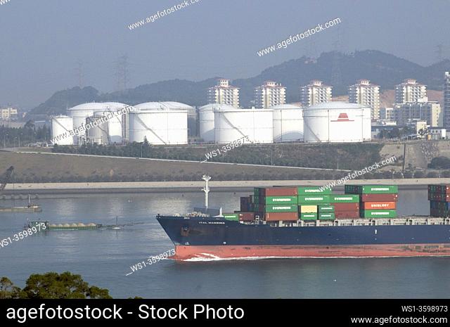 CHINA European ships half-loaded with containers, due to recession, leaving Xiamen harbour, Fujian province. Photo by Julio Etchart