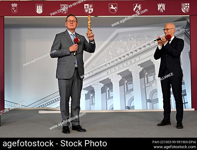 03 October 2022, Thuringia, Erfurt: Bodo Ramelow (l., Die Linke), Prime Minister of Thuringia and President of the Bundesrat