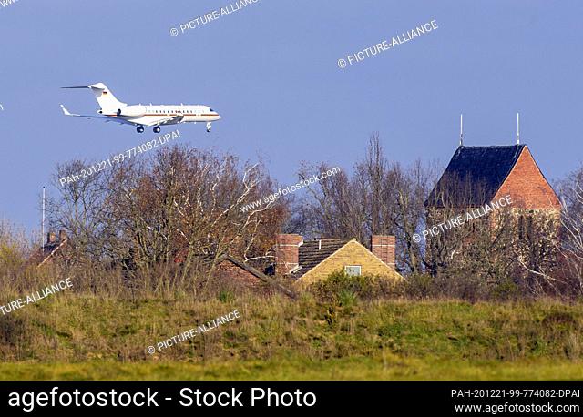 14 December 2020, Brandenburg, Schönefeld/Ot Selchow: A twin-engine Bombardier BD-700-1A10 Global 6000 with the registration 14-07 and the inscription ""Federal...