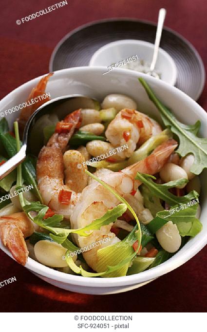 Bean stew with shrimps and rocket