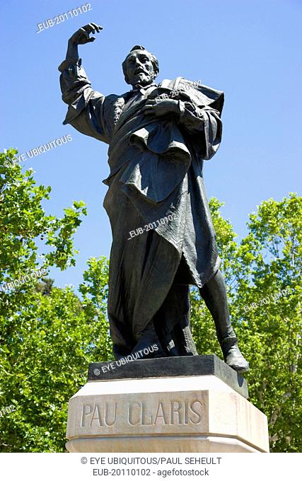 Bronze statue of the Catalan hero Pau Claris, a lawyer, clergyman and president of Catalonia who proclaimed the Catalan Republic in 1641 standing in the Parc de...