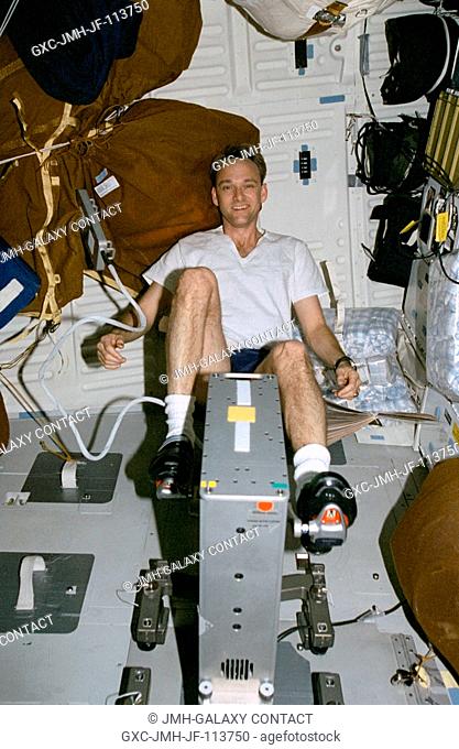Astronaut Joe F. Edwards Jr., STS-89 pilot, works out on the bicycle ergometer aboard the Earth-orbiting space shuttle Endeavour