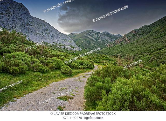 Mazobre Valley  Fuentes Carrionas y Fuente Cobre-Montaña Palentina Natural Park. Palencia province, Castilla y Leon, Spain