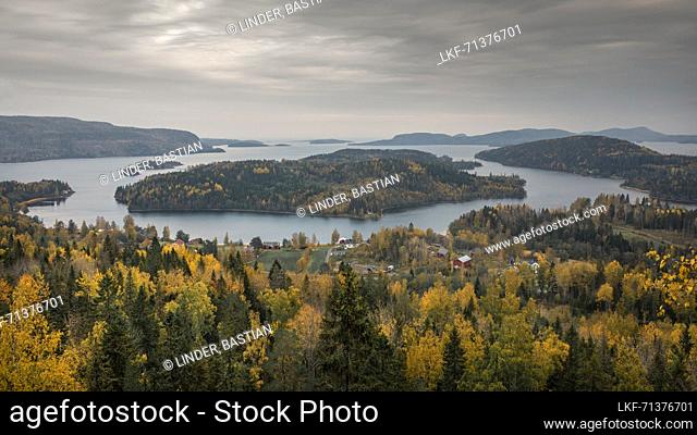 Landscape panorama with islands of HÃ¶ga Kusten at the lookout point RÃ¶dklitten in the east of Sweden in autumn