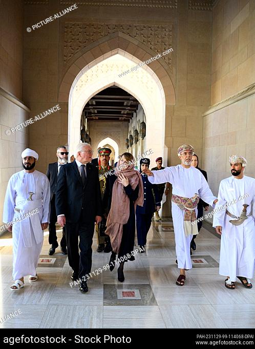 29 November 2023, Oman, Maskat: Federal President Frank-Walter Steinmeier and his wife Elke Büdenbender are given a tour of the Sultan Qabus Grand Mosque