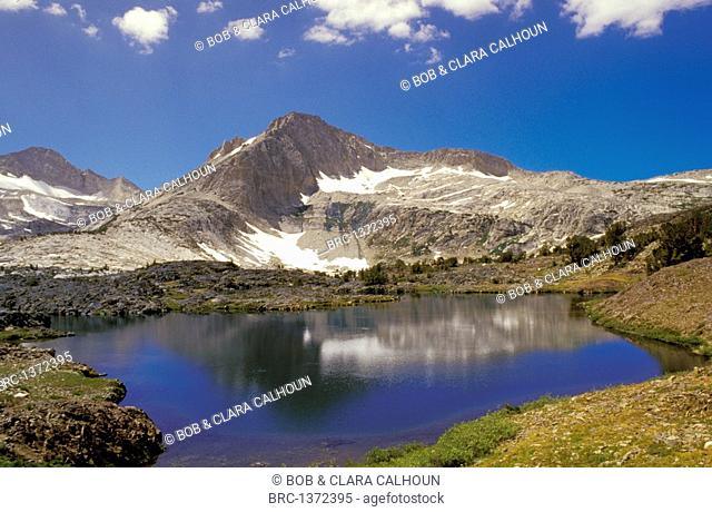 USA, Mountain Range, Sierra Nevada Mountains, Z lake, North Peak