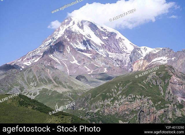 Mount Kazbek (5. 047 m) in Georgia