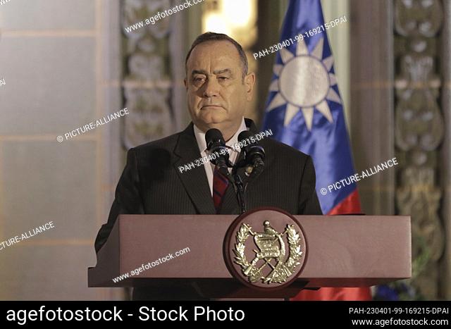 31 March 2023, Guatemala, Guatemala-Stadt: Alejandro Giammattei, President of Guatemala, attends a press conference with the President of Taiwan at the National...