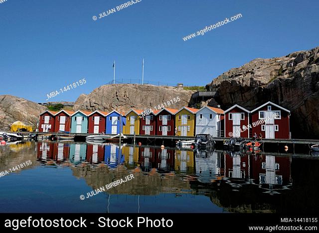 Sweden, Bohuslän, Smögen, colourful huts