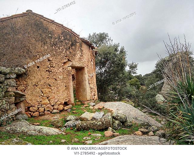 Chozo (rural house shepherds) saw abandoned in Robledillo de Trujillo, Extremadura, Spain