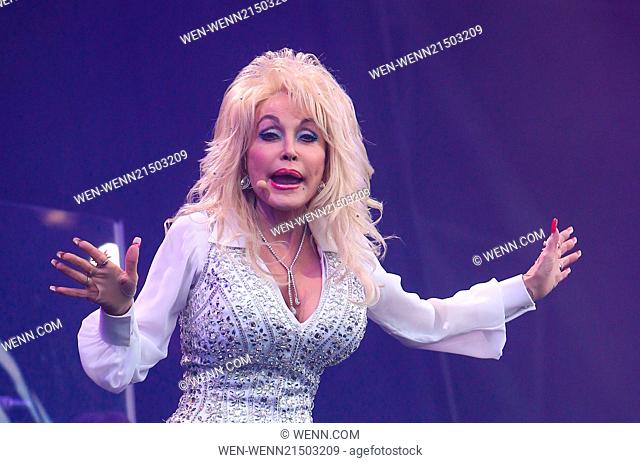 Glastonbury Festival 2014 - Performances - Day 4 - Dolly Parton Featuring: Dolly Parton Where: Glastonbury, United Kingdom When: 29 Jun 2014 Credit: WENN